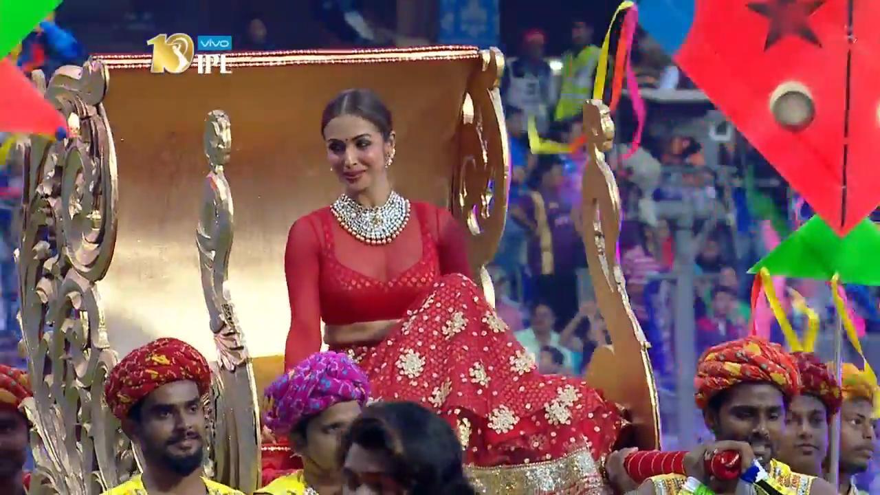 Chaiyya Chaiyya girl Malaika Arora sets the ball rolling in Mumbai backdrop
