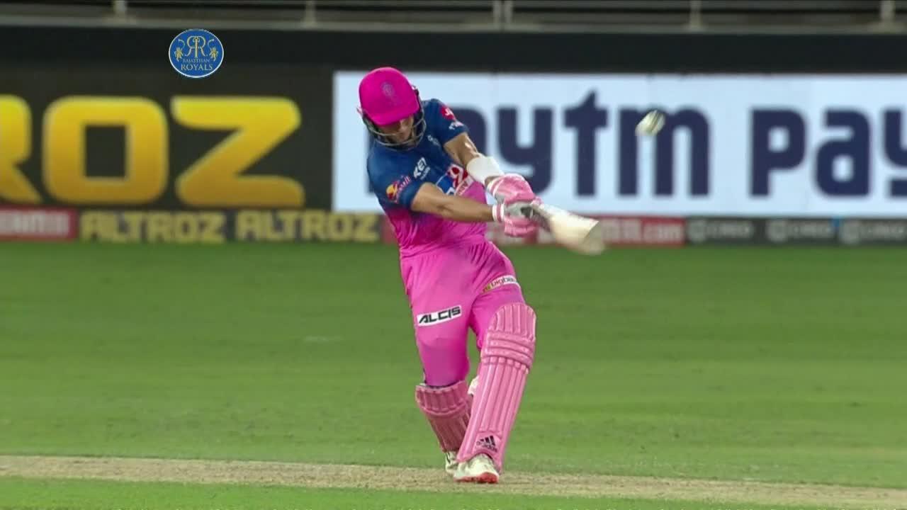 M12: RR vs KKR – Tom Curran Six background