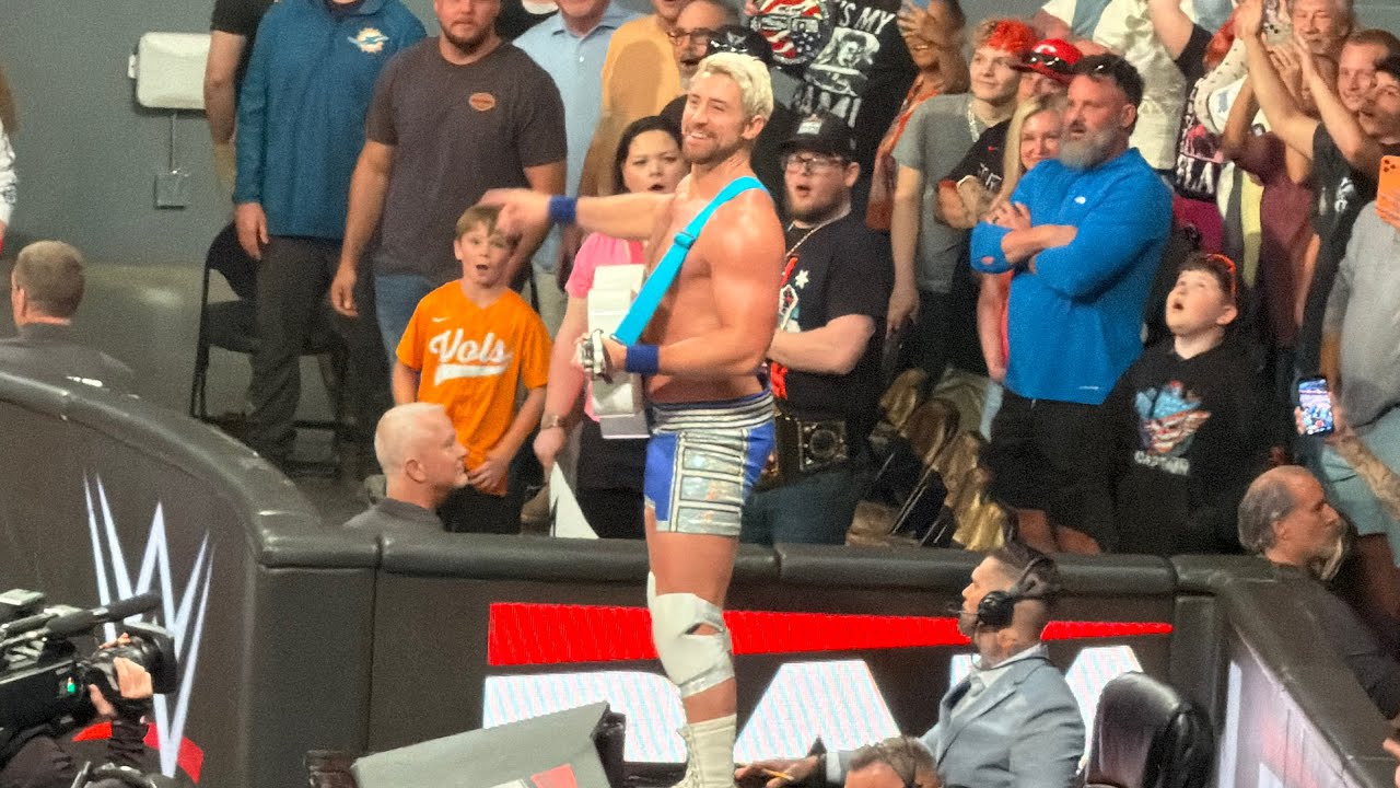 Joe Henry Clowns Logan Paul During | WWE Monday Night Raw 5-11-26 background