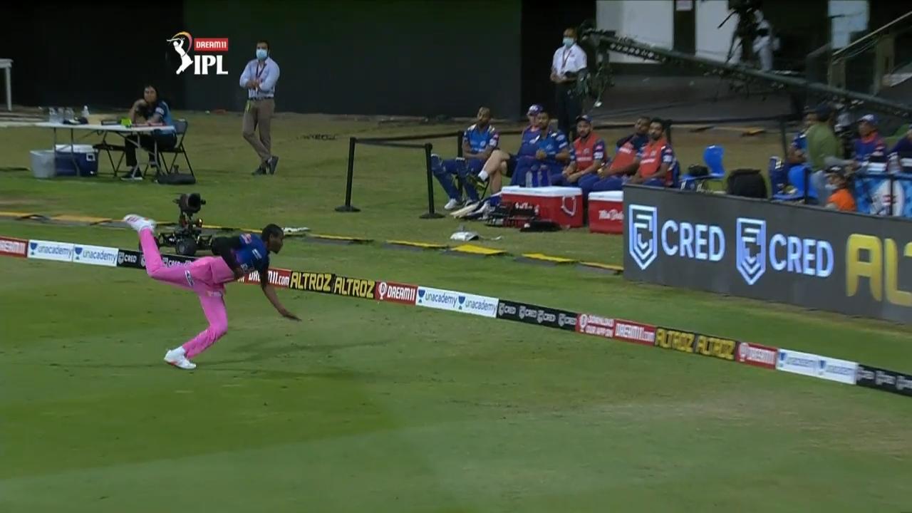 Archer's unbelievable one-handed catch background