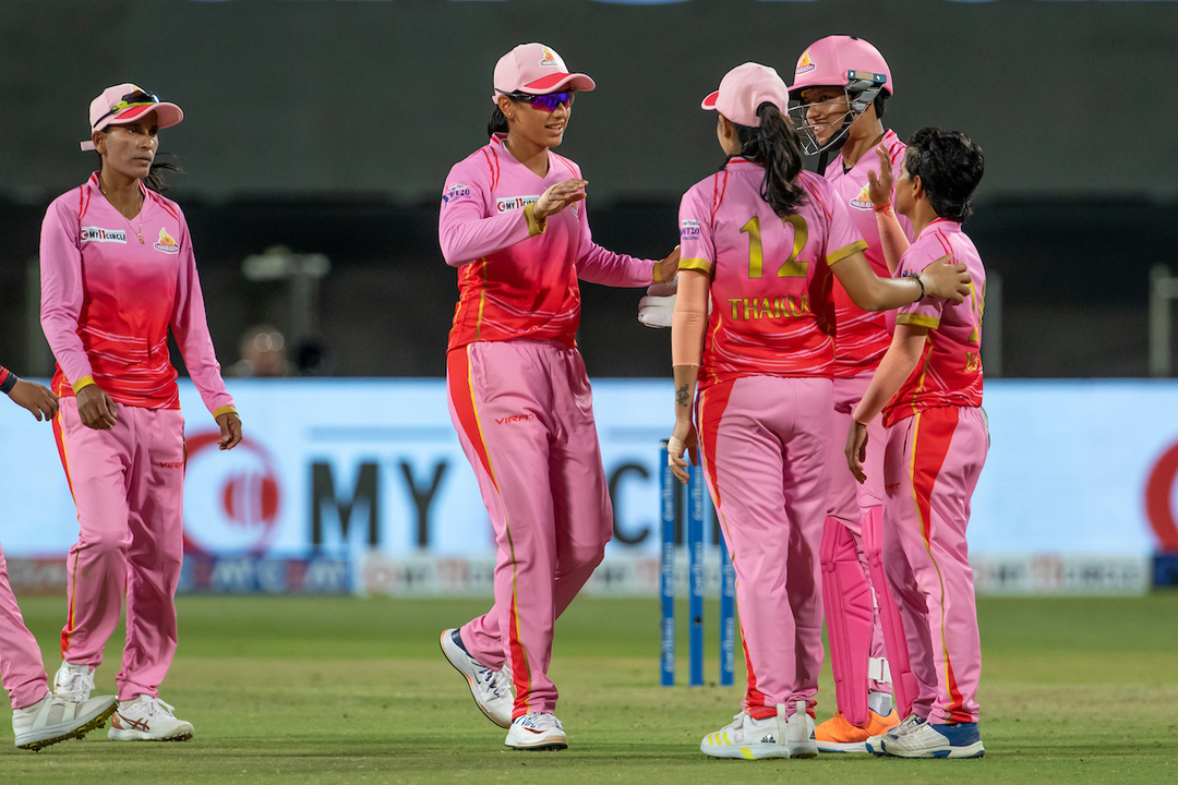 Mix-up in the middle: Harmanpreet Kaur gets run out