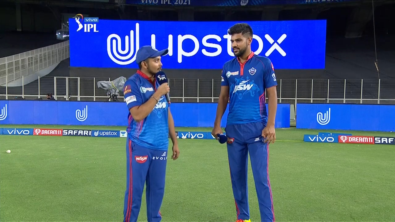 Fun on the mic with Prithvi and Lalit background
