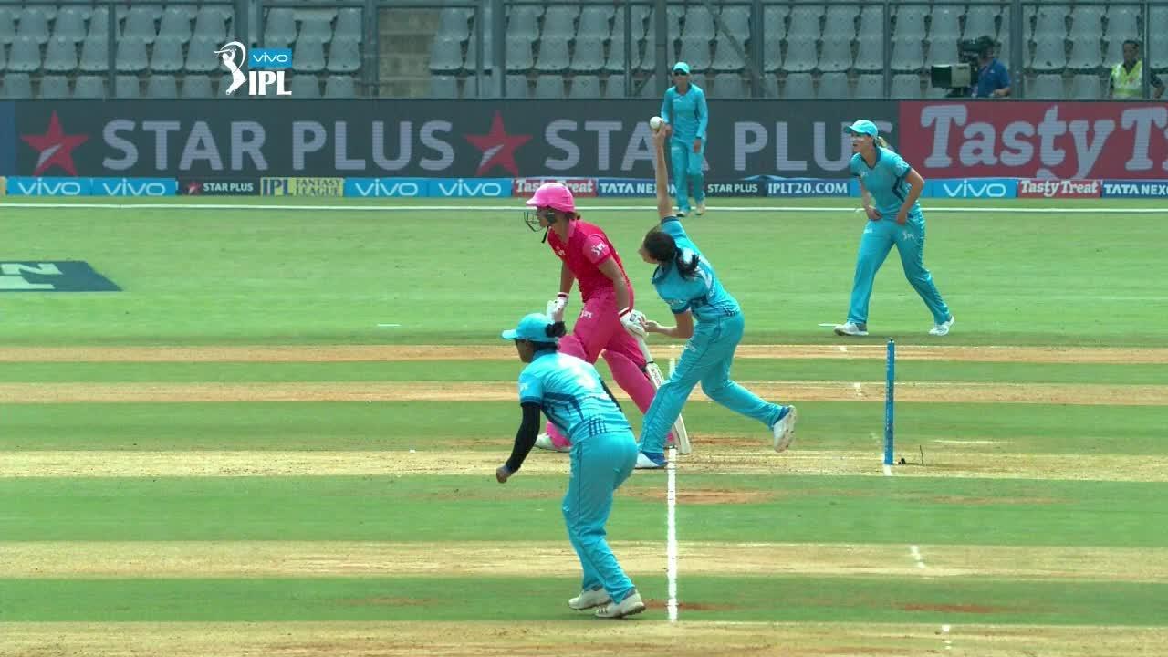 No-ball or not, Veda pouches one brilliantly background