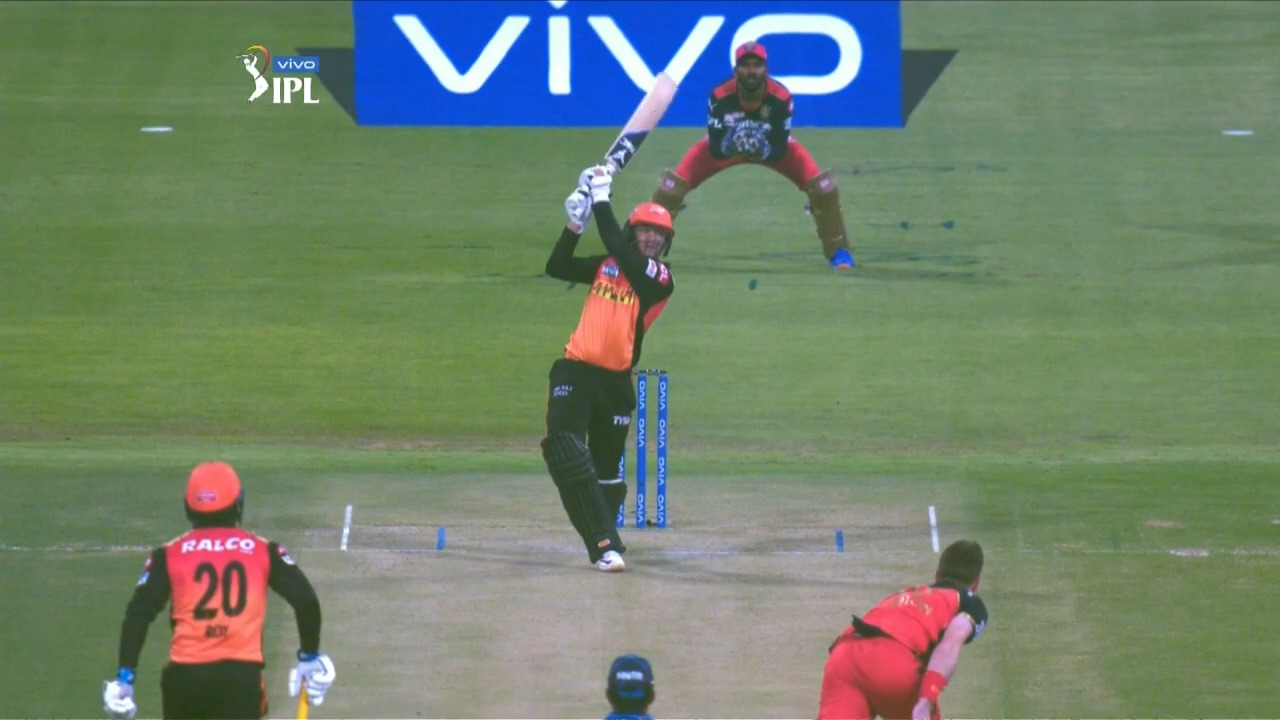 M52: RCB vs SRH – Super Sixes background