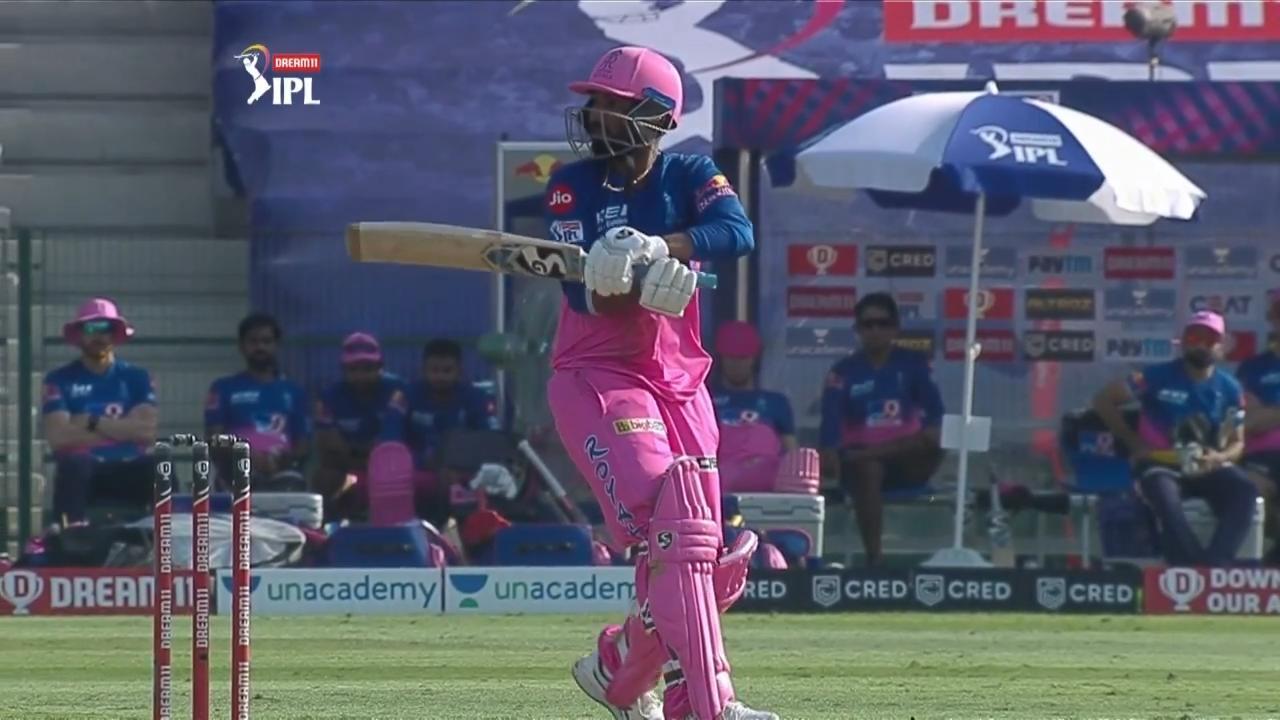 M15: RCB vs RR – Super Sixes background