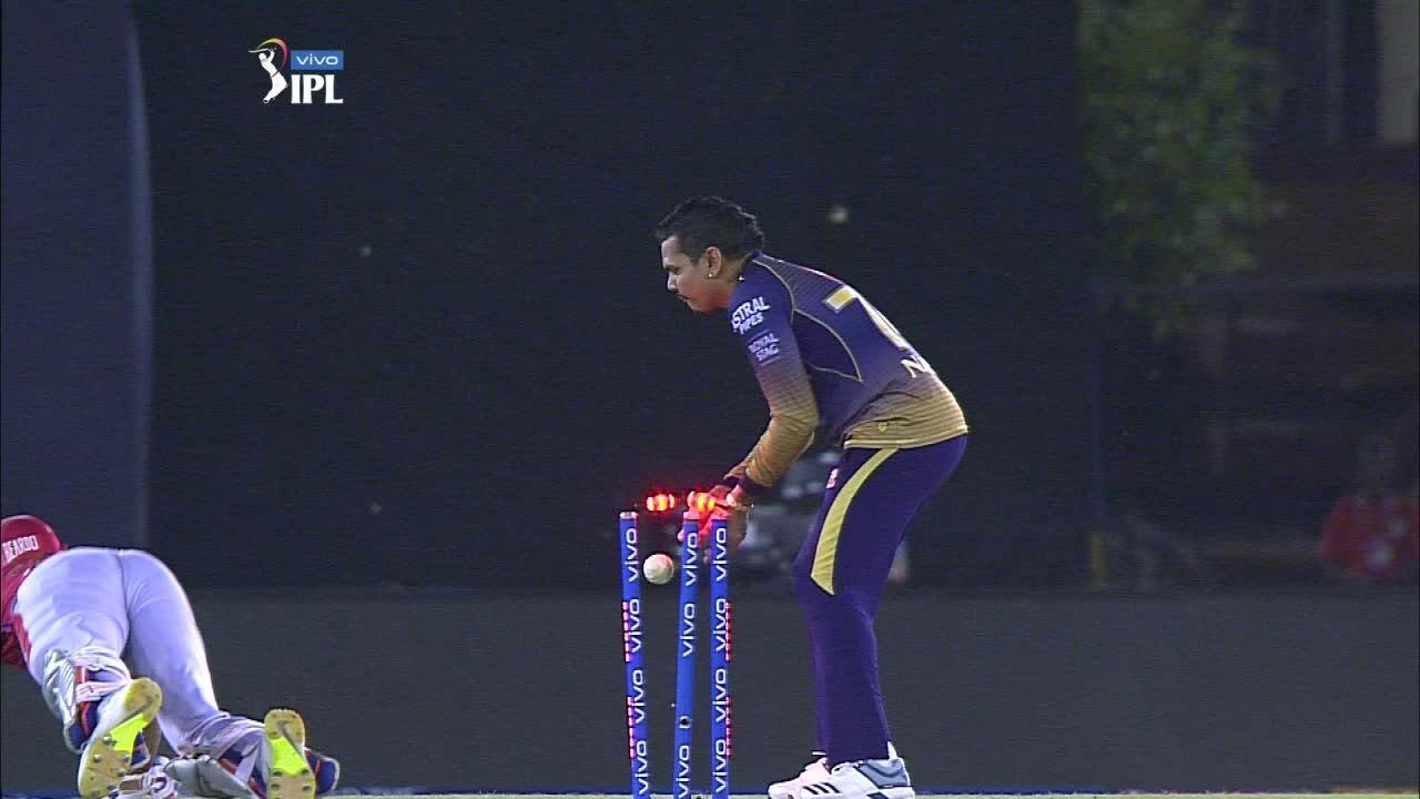 Narine fumbles but still manages a run-out