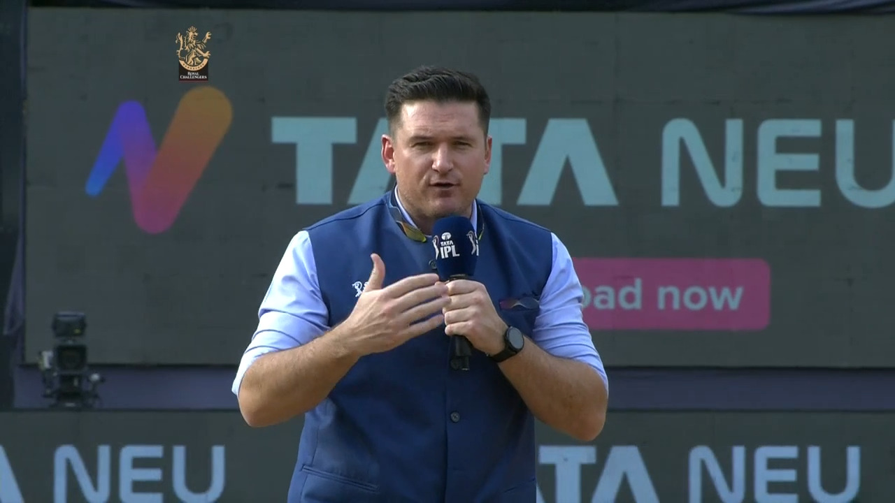 M67: RCB vs GT – Pitch Report background