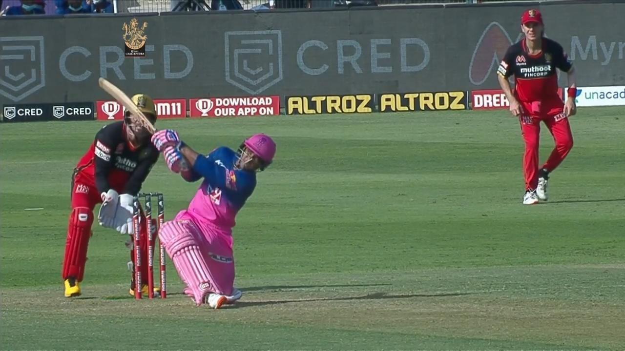M15: RCB vs RR – Mahipal Lomror Six