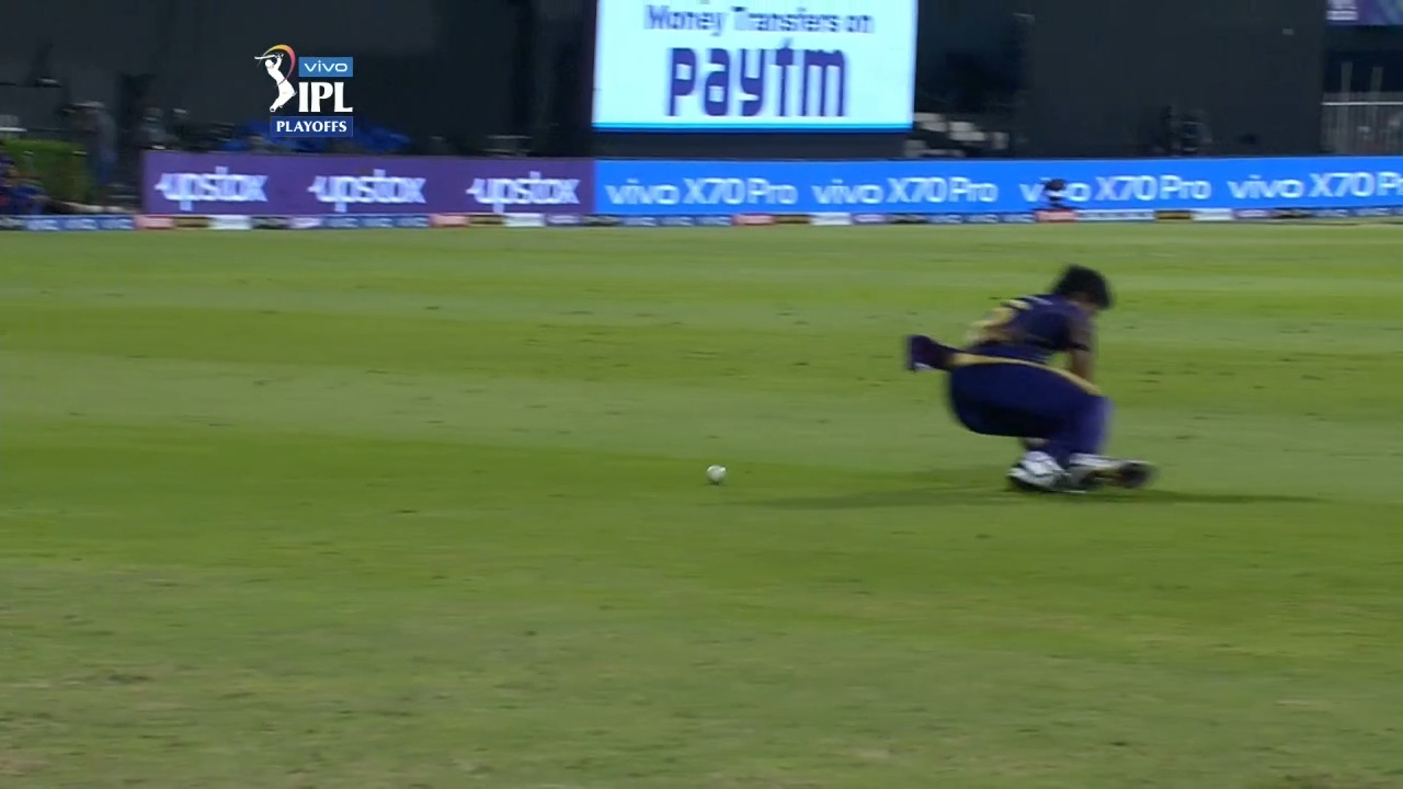 Oops, Mavi messes it up in the field