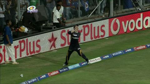 M53: MI vs KKR – Smart Catch by Eoin Morgan