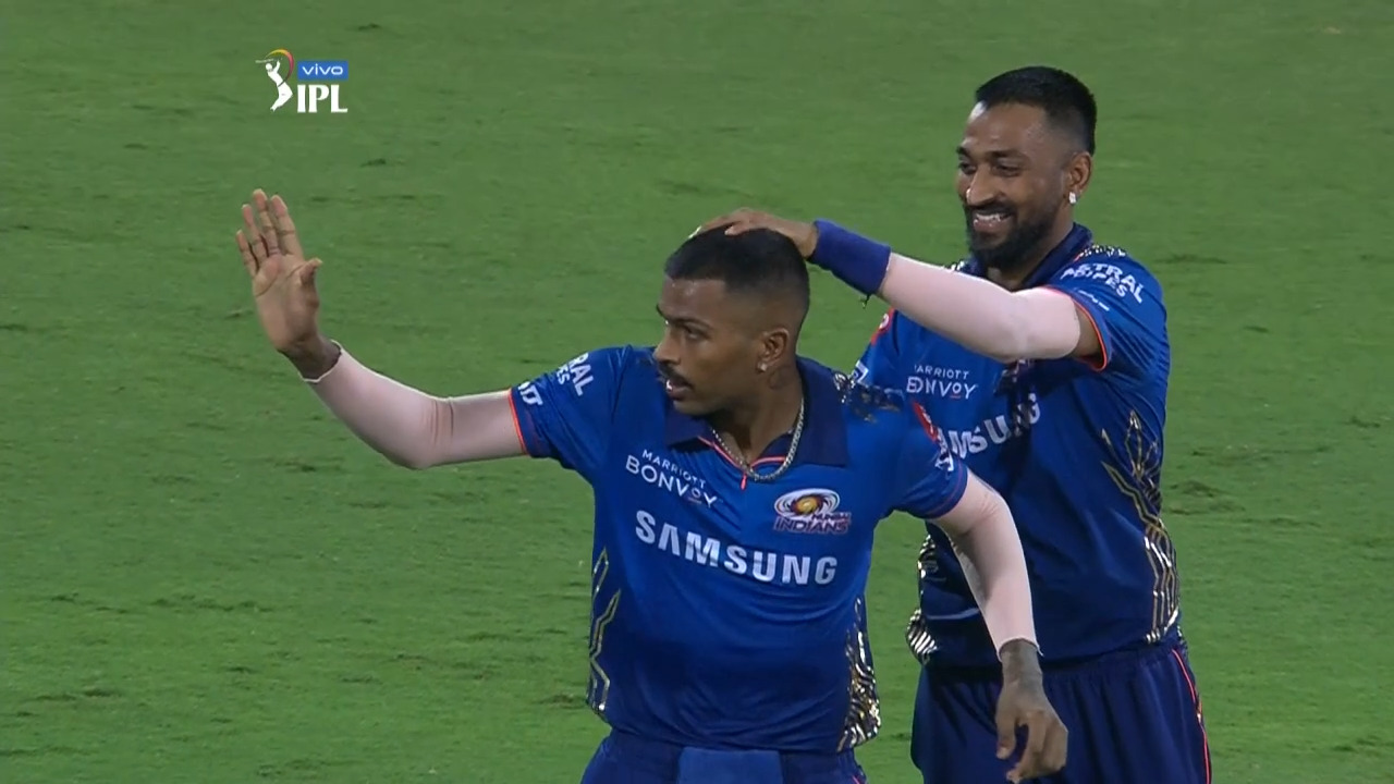 Pandya pulls off brilliant run out twice background