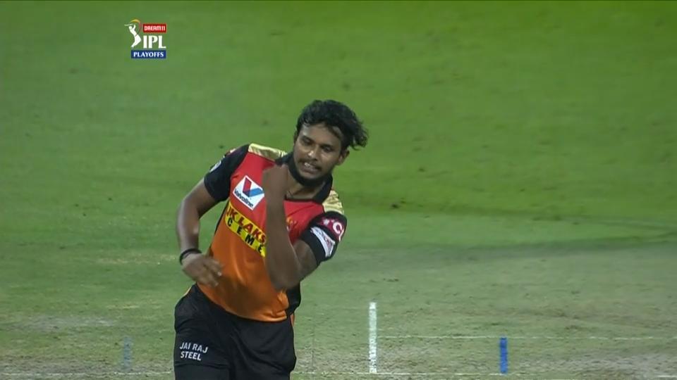 Yorker Natarajan gets ABD bowled background