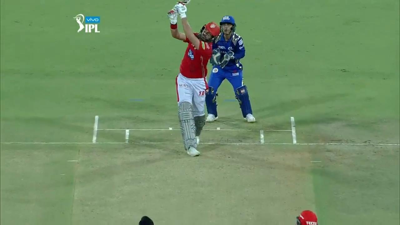 M34: KXIP vs MI – Yuvraj Singh Six