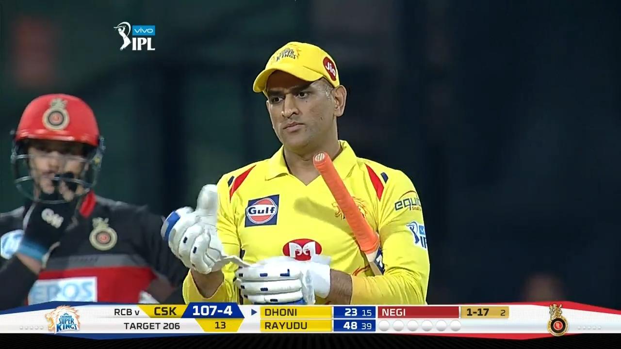 KING DHONI's match-winning 70*(34)