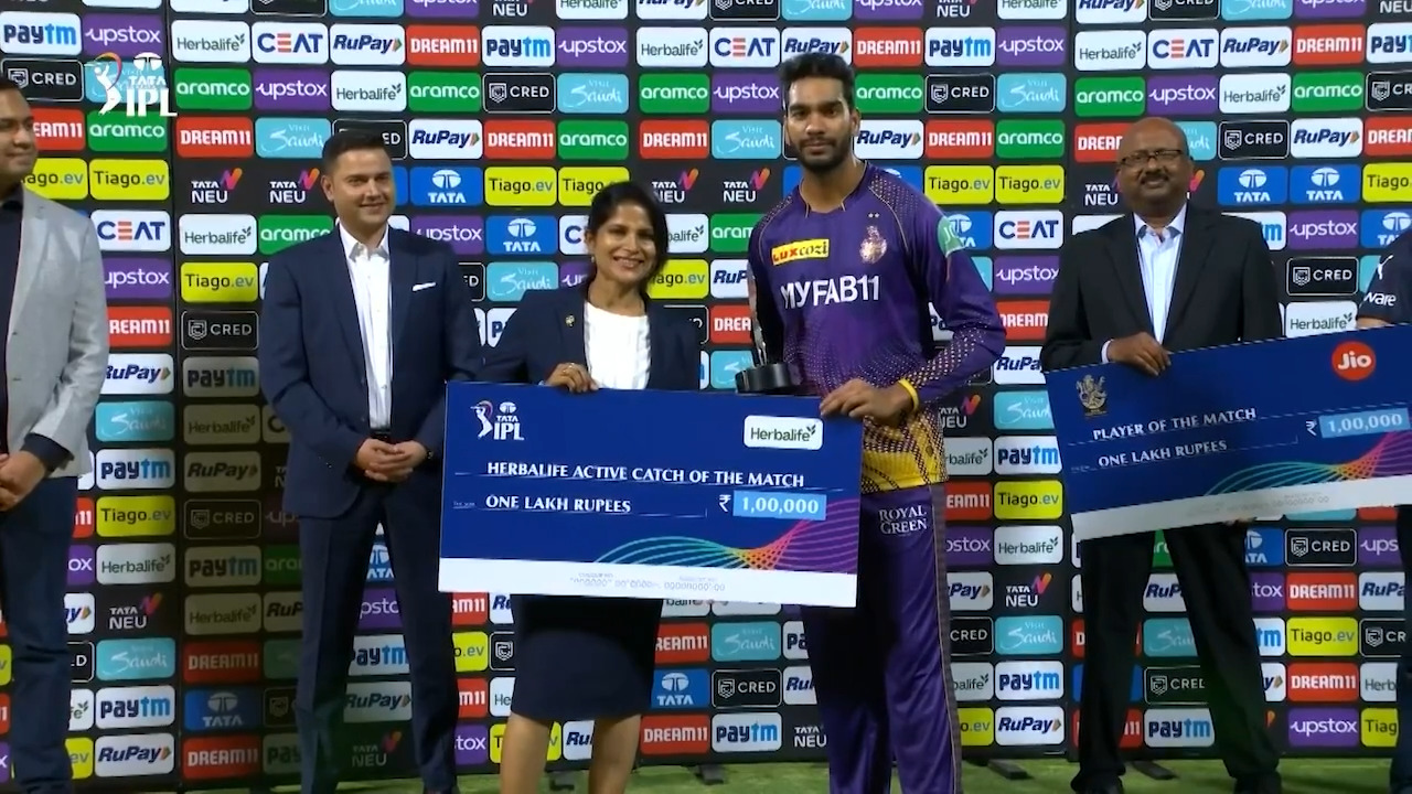 M36: RCB vs KKR – Herbalife Active Catch of the Match – Venkatesh Iyer