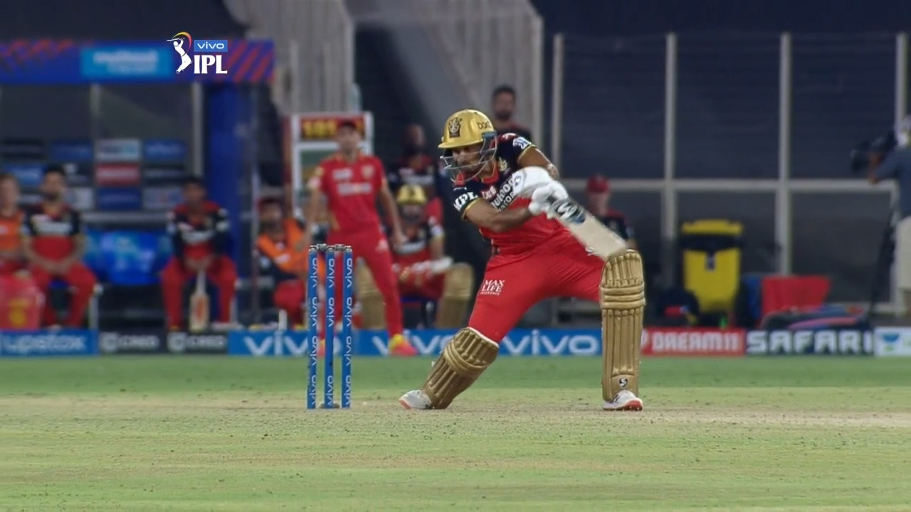 Harshal Patel's late blitz - 31(13) background