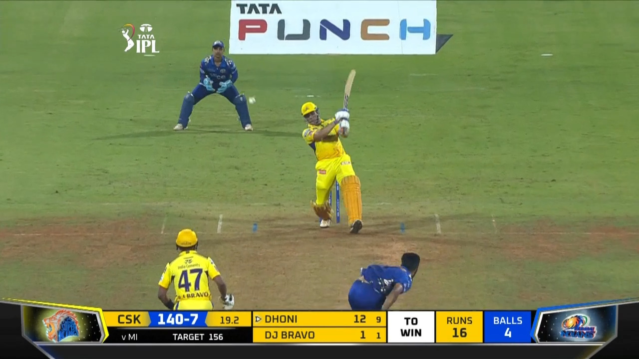 M33: MI vs CSK – MS Dhoni Six