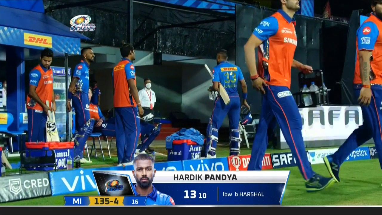 M01: MI vs RCB – Hardik Pandya Wicket