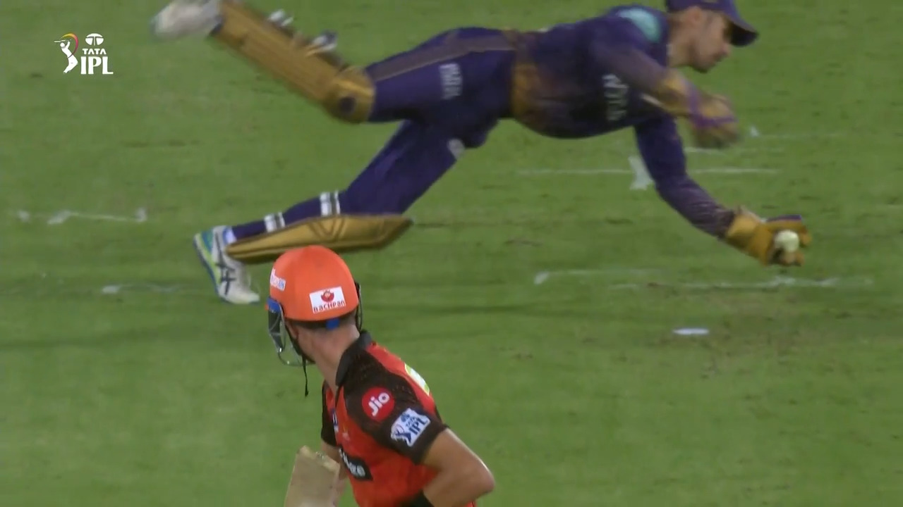 Super grab: Gurbaz pulls off brilliant diving catch at crucial juncture