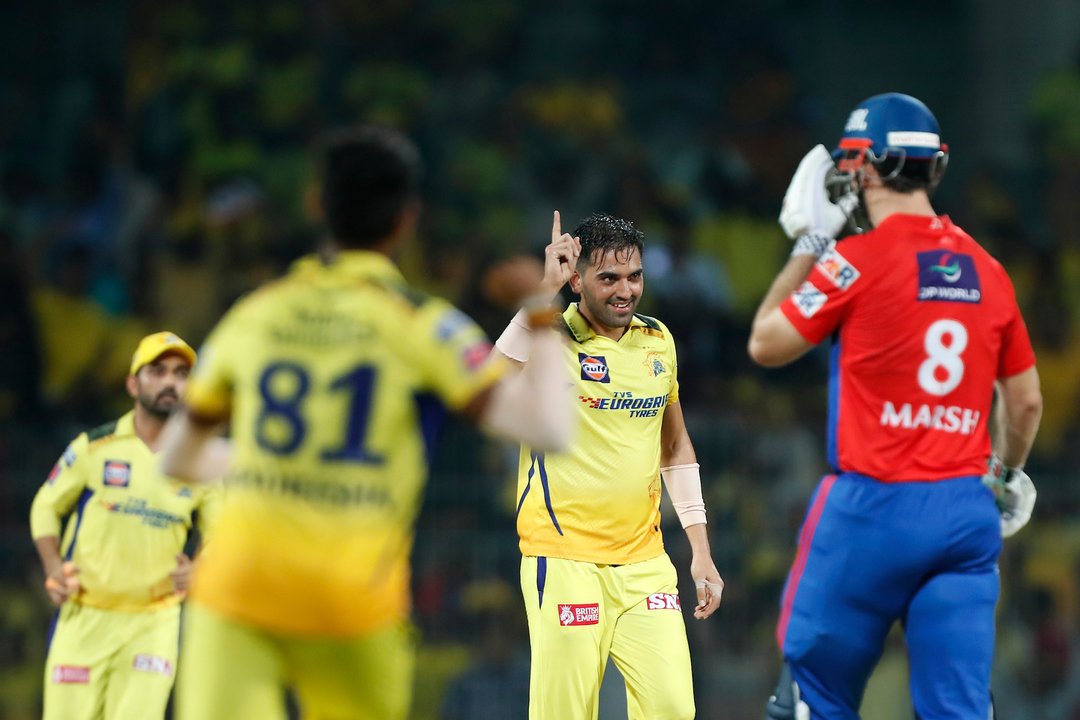 Superb Comeback: Chahar's perfect reply to Salt background