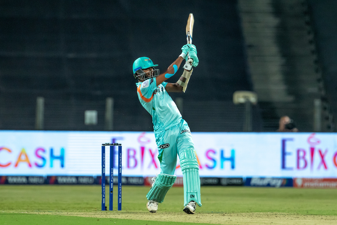 Tail-ender special: Mohsin & Chameera smash 3 sixes background