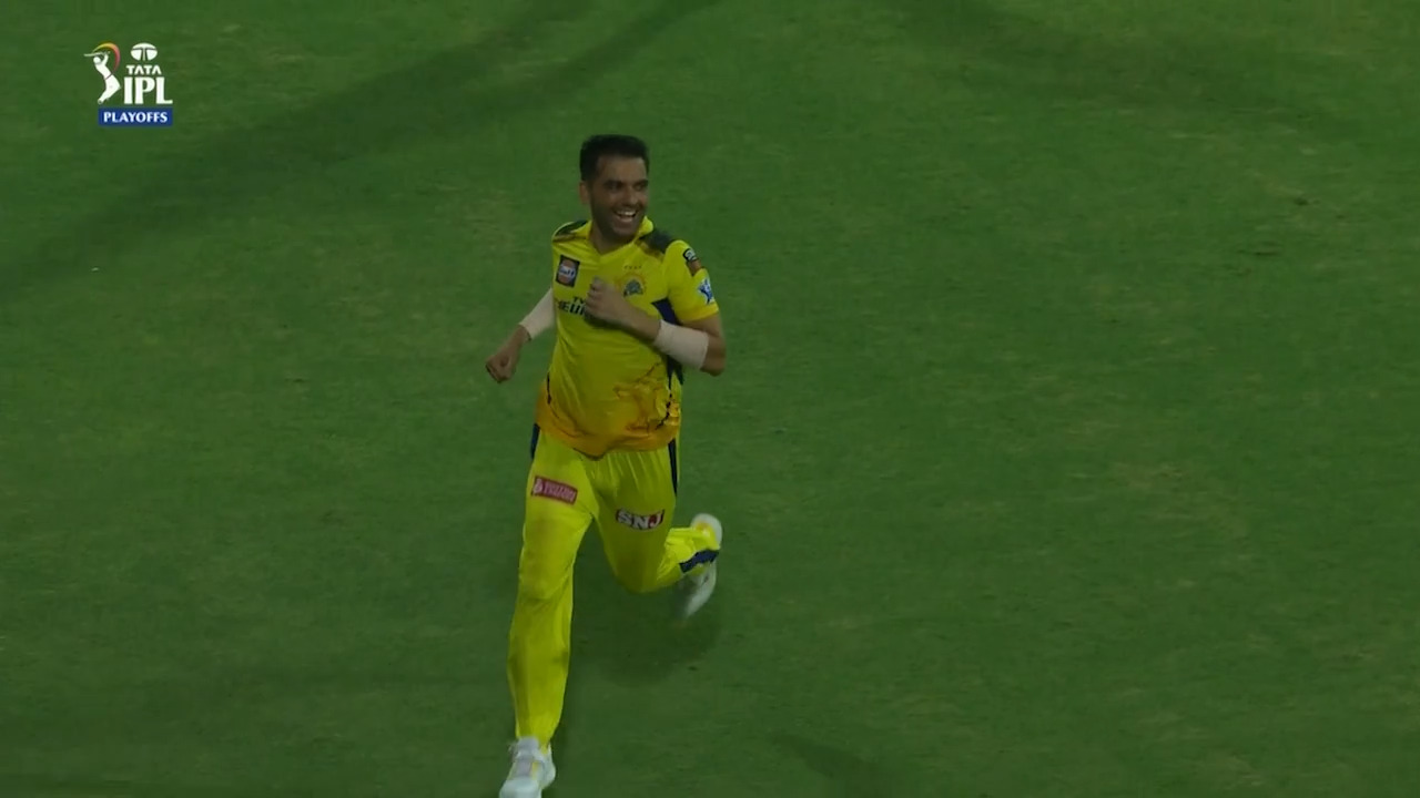 Q1: GT vs CSK – Mohammad Shami Wicket background