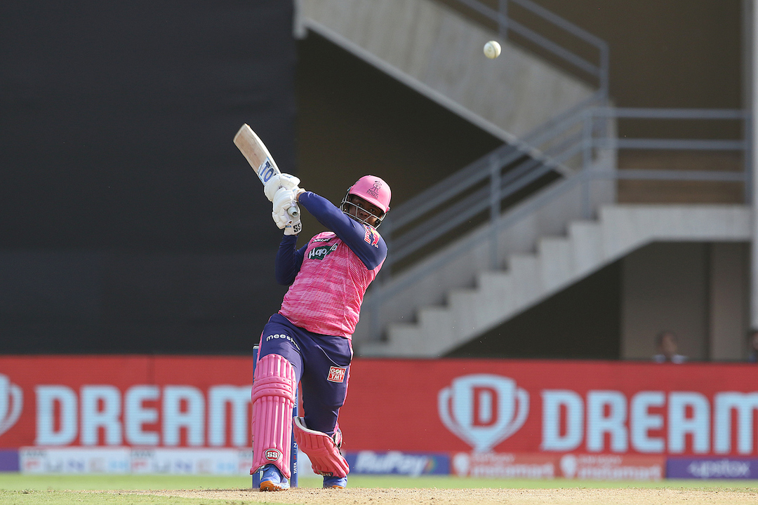 Shimron Hetmyer's fast-paced 35 (14)