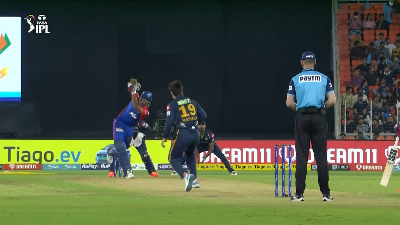 M44: GT vs DC – Axar Patel Six