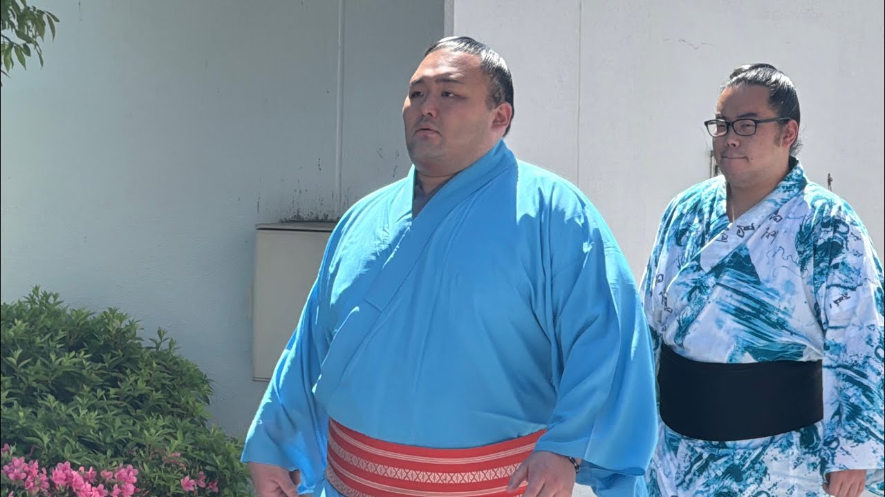 入り待ち(時刻入り) 朝乃山 熱海富士 王鵬 宇良 高安 玉鷲 狼雅 一山本 若元春 若隆景 平戸海 大森 35人の関取が場所入り【大相撲令和8年5月場所】3日目 【SUMO】2026/05/12 2026-05-13 08:14 background
