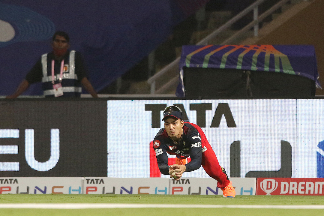 Anuj Rawat's brilliant catch at the boundary ropes