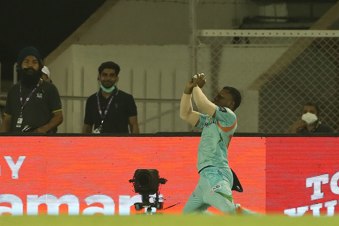 Evin Lewis makes a difficult catch look easy