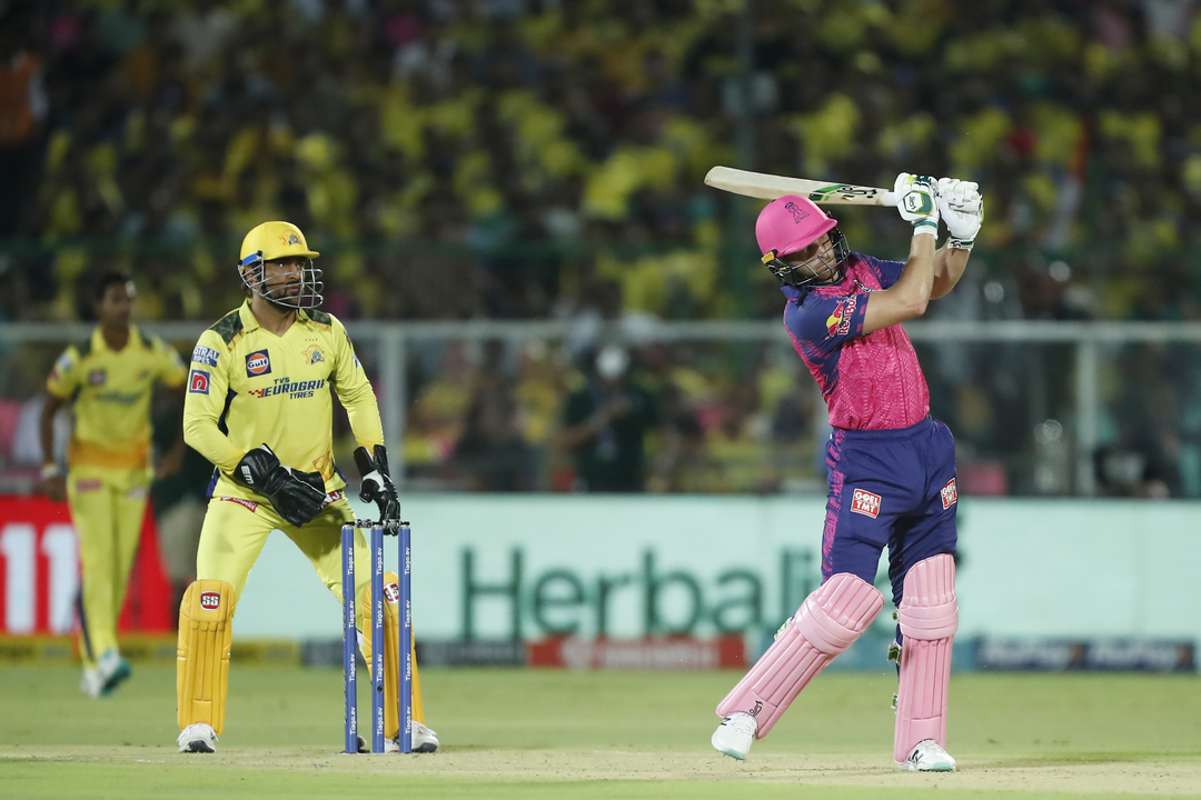 4 x 2: Buttler executes backfoot punch to perfection twice background