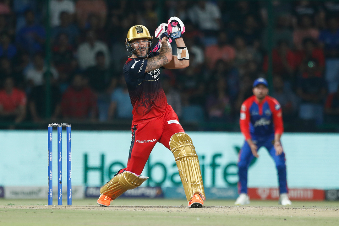 4, 4, 4: Faf du Plessis goes after Mukesh Kumar