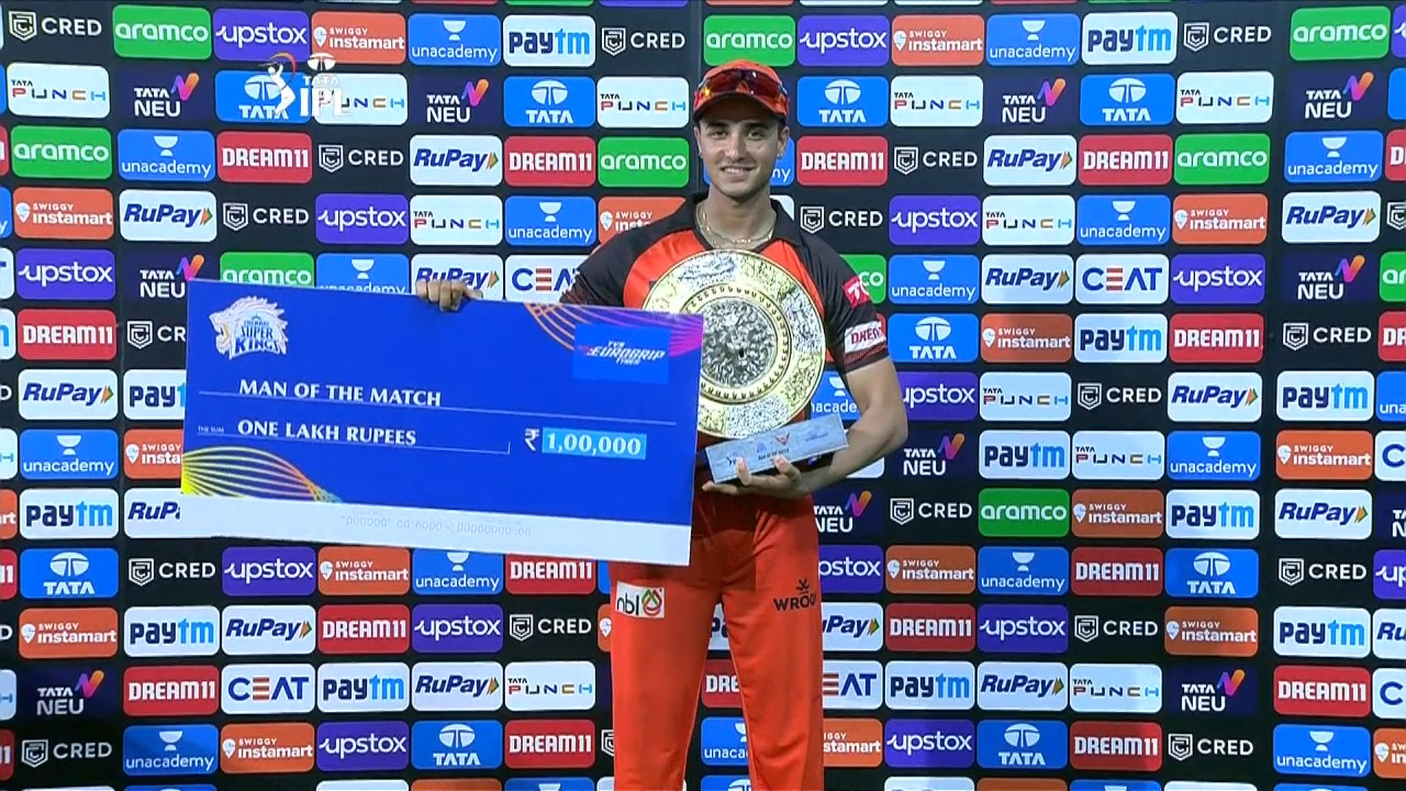 M17: CSK vs SRH – Man of the Match – Abhishek Sharma background