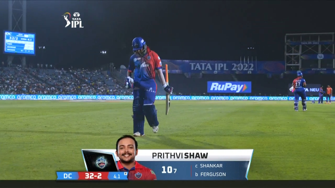 M10: GT vs DC – Prithvi Shaw Wicket background