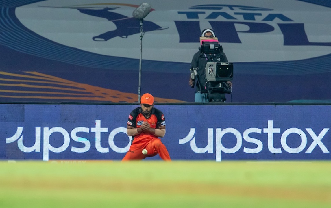 Manohar gets caught after being dropped THRICE by SRH