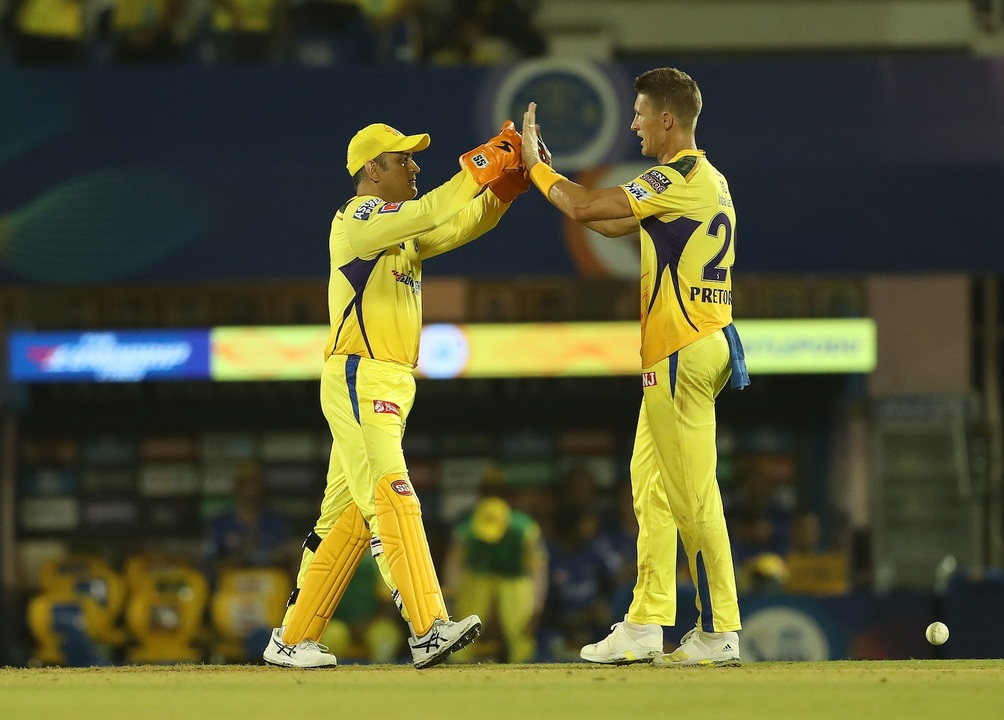 MS Dhoni's ultra cool catch to dismiss de Kock