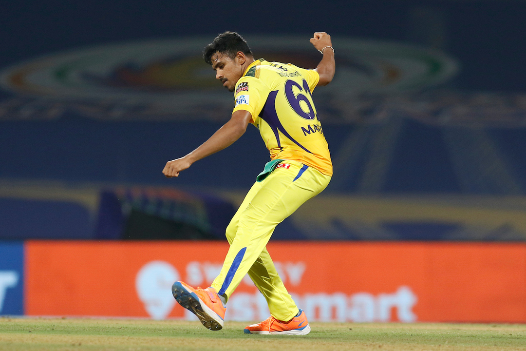 Maheesh Theekshana impresses in yellow with 4/33