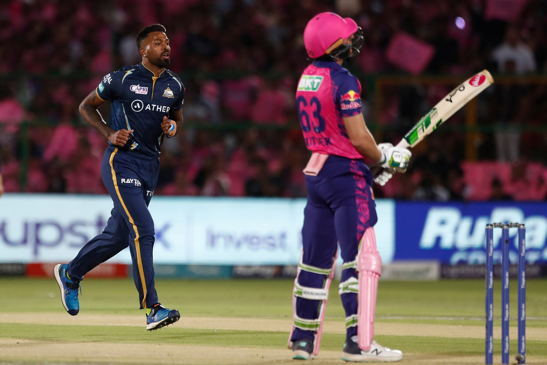 4, 4, OUT: Hardik Pandya wins the battle against Jos Buttler