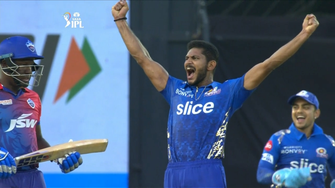 Basil Thampi impresses with 3-wicket haul in first Mumbai Indians appearance background