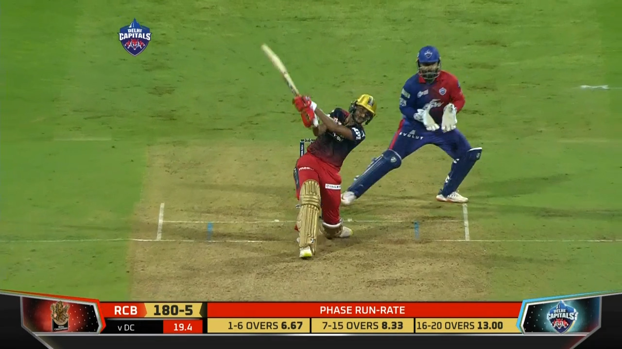 M27: DC vs RCB – Shahbaz Ahmed Six background