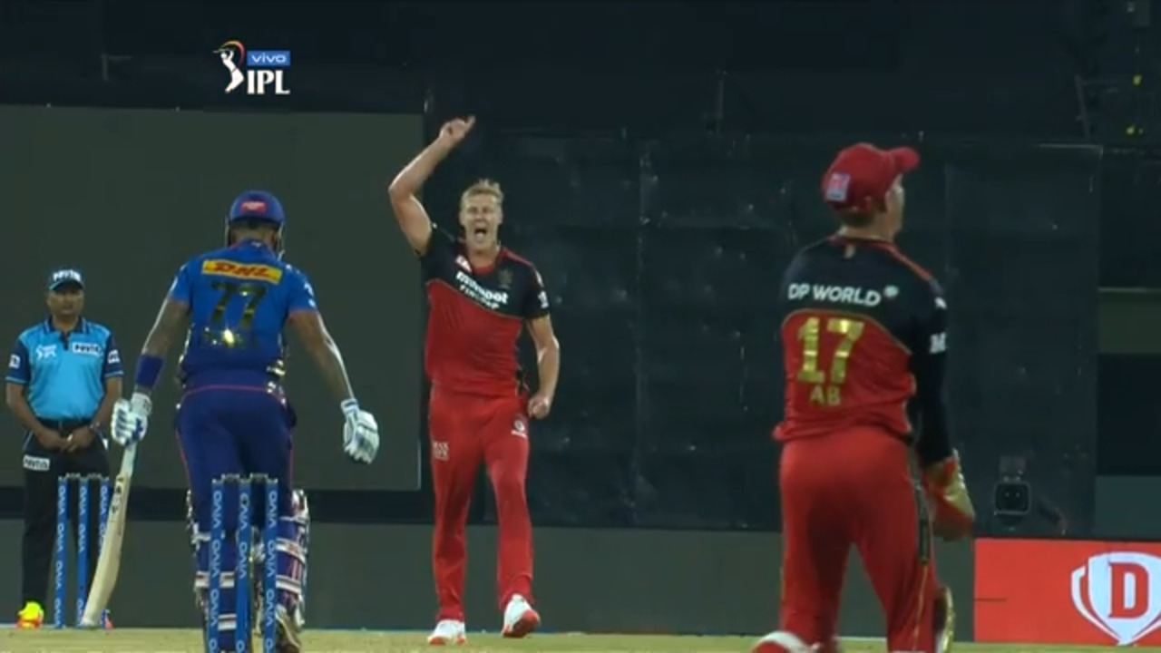 M01: MI vs RCB – Fall of Wickets background