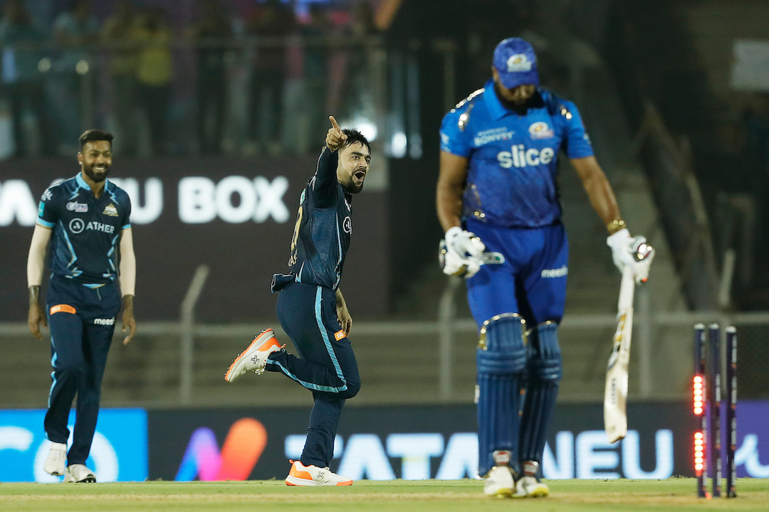 GONE! A Rashid Khan special to strike timber against Pollard