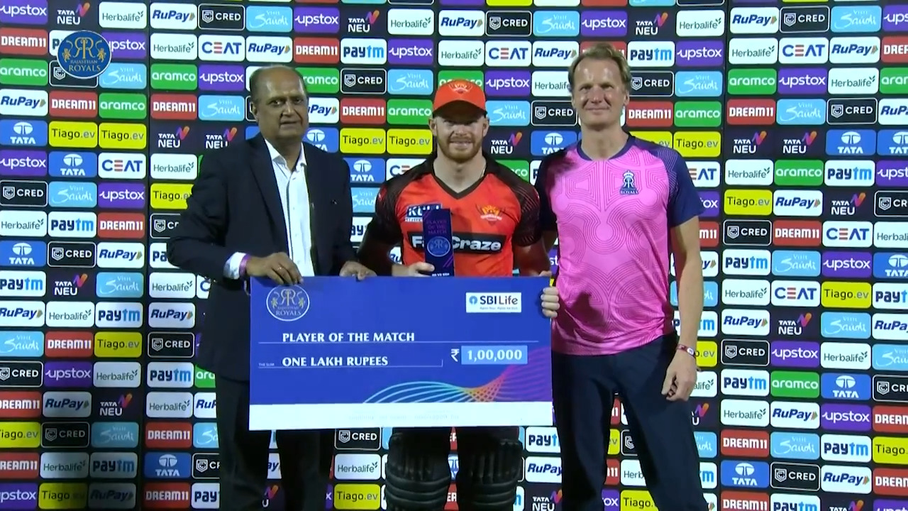 M52: RR vs SRH – Man of the Match – Glenn Phillips background