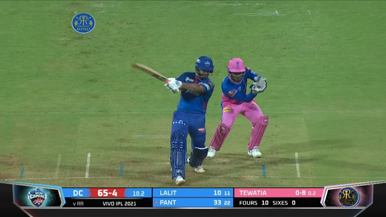 Rishabh Pant's fighting 51(32)