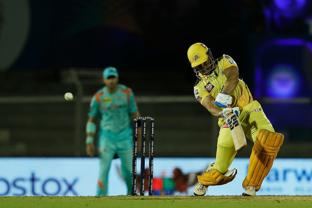 6+4: Mahi Magic at the CCI background