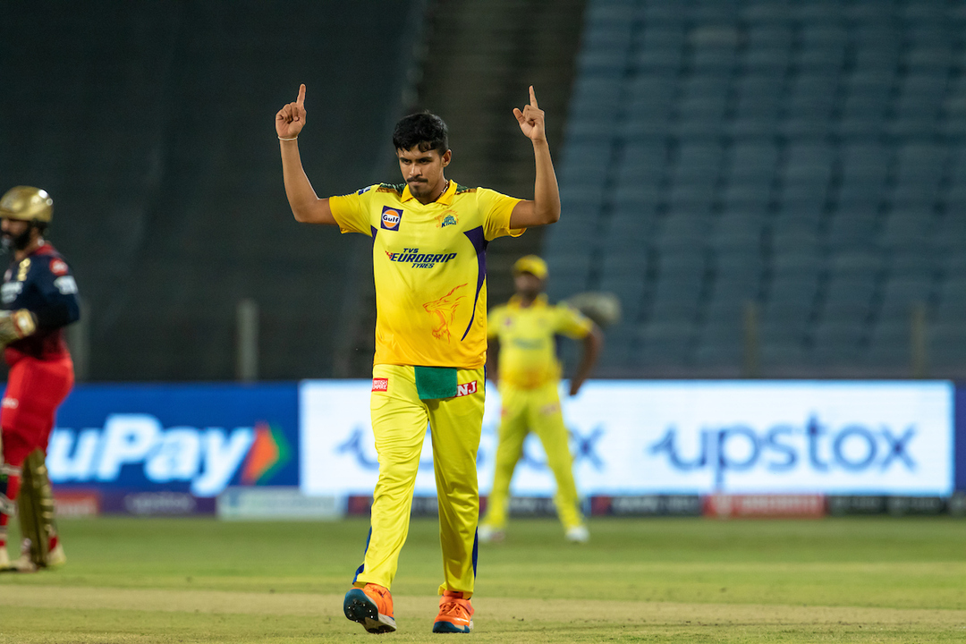 3 in one over & 3 in total - Theekshana's magic spell giving away just 27 runs background