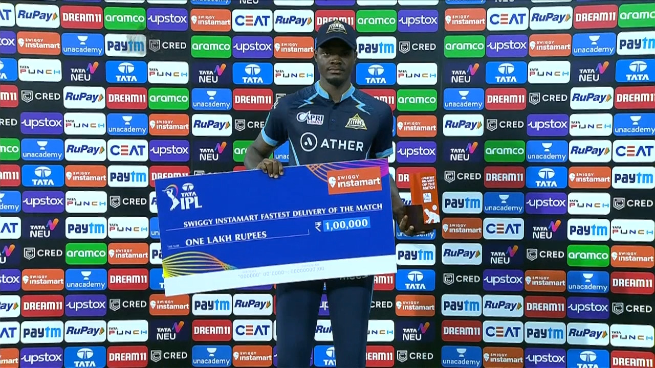 M48: GT vs PBKS – Swiggy Instamart Fastest Delivery of the Match – Alzarri Joseph background