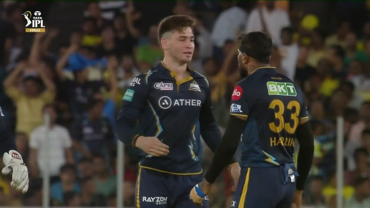 Double Delight: Noor removes Ruturaj, Conway in same over background
