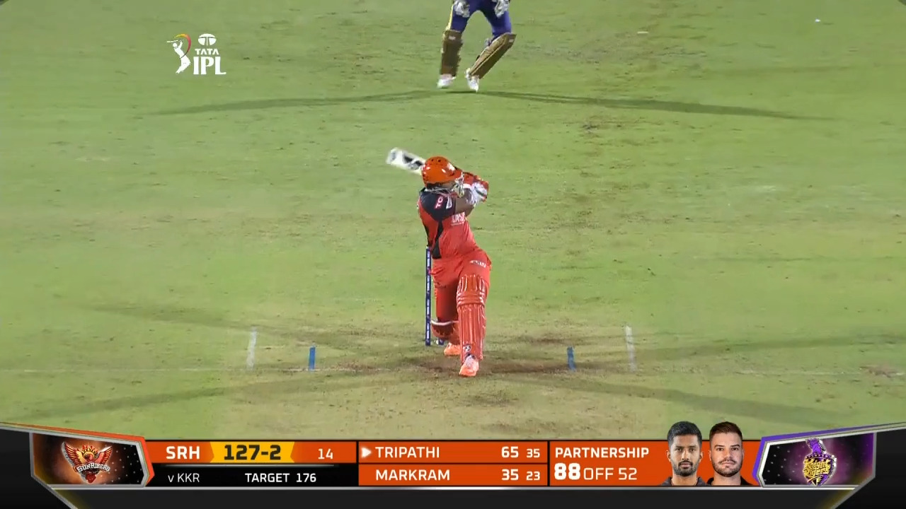 M25: SRH vs KKR – Rahul Tripathi Six